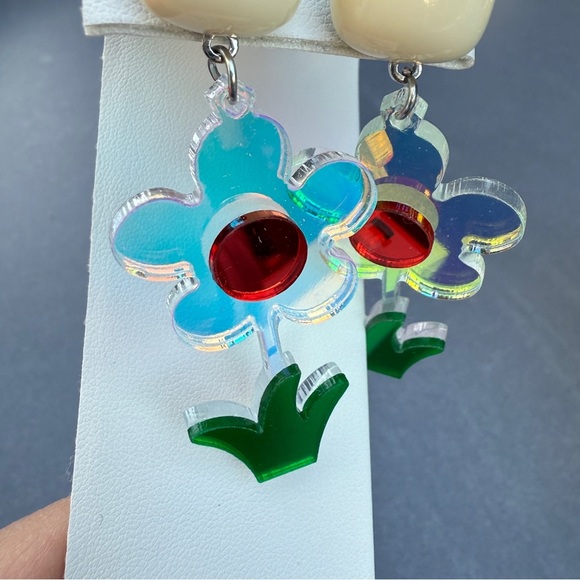 Retro Mod Flower Power 60s Acrylic Daisy Pierced Earrings - Picture 13 of 14